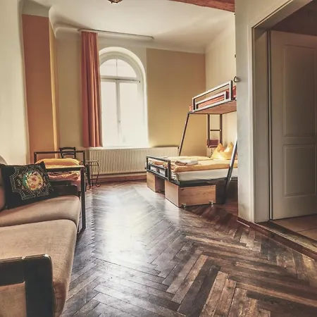 Opera Hostel *